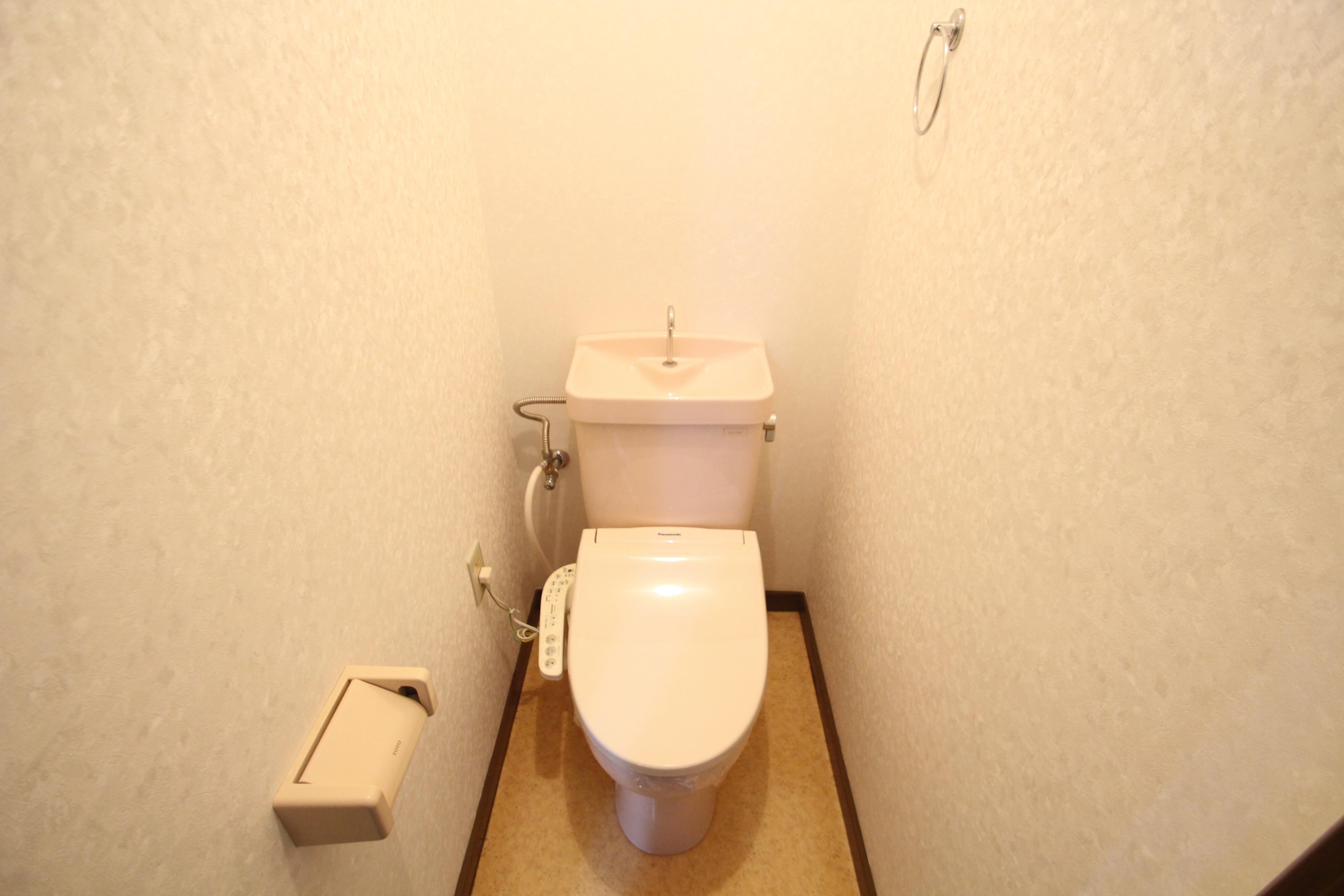 トイレ　トイレです。ウォシュレット付きです。