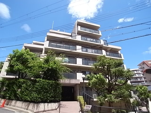 宝塚市湯本町のマンションの建物外観