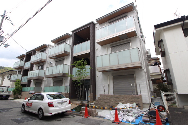 三島郡島本町桜井のマンションの建物外観