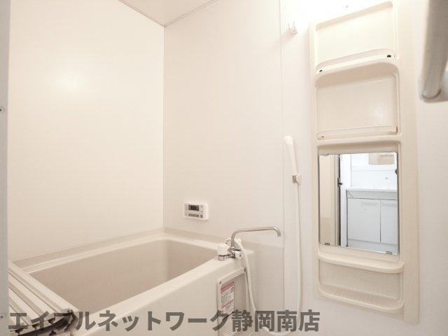 バス・シャワールーム　ゆったり過ごせるお風呂です