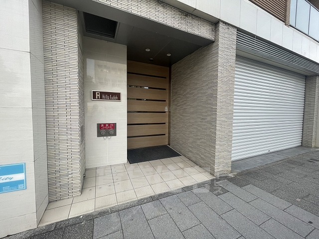 【名古屋市千種区千種のマンションのエントランス】