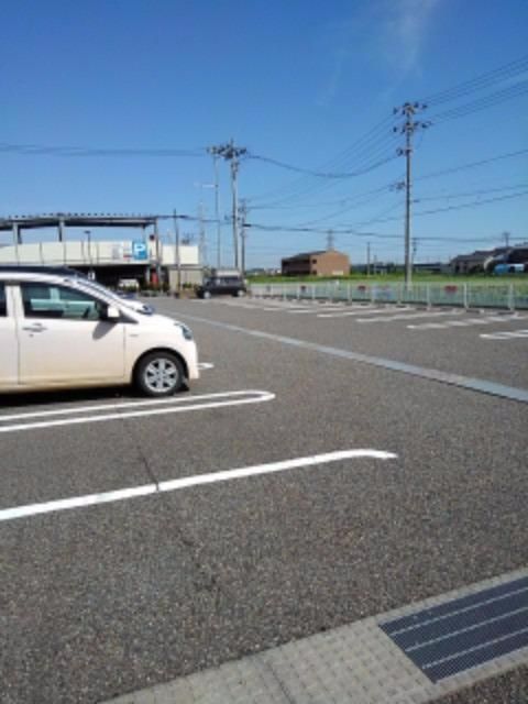 【クローバーハイツIの駐車場】