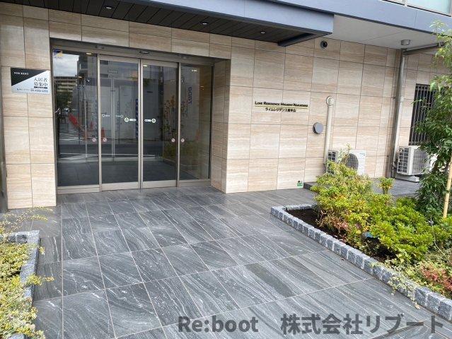 【LIME RESIDENCE HIGASHINAKAYAMAのエントランス】