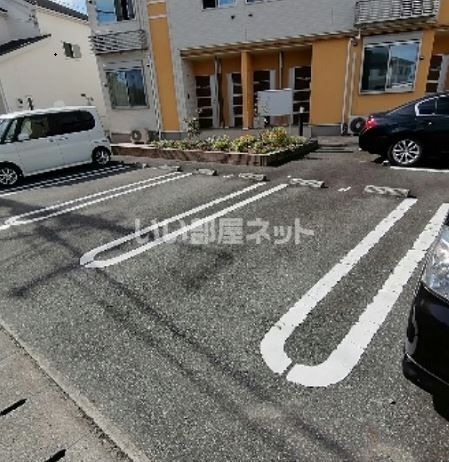 【姫路市香寺町野田のアパートの駐車場】