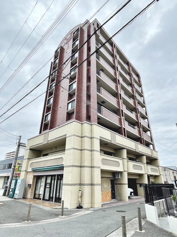 大阪市平野区長吉川辺のマンションの建物外観