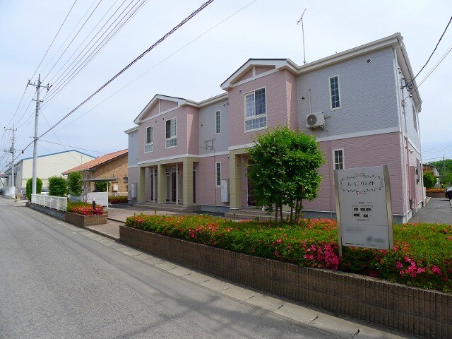 太田市西新町のアパートの建物外観