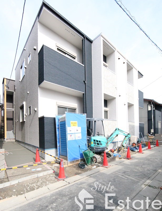 【名古屋市西区円明町のアパートの建物外観】