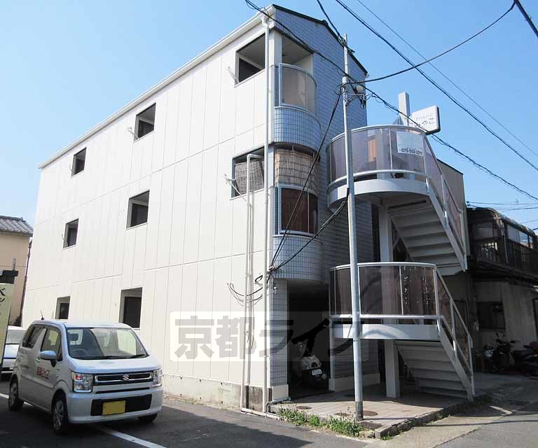 京都市山科区厨子奥苗代元町のマンションの建物外観