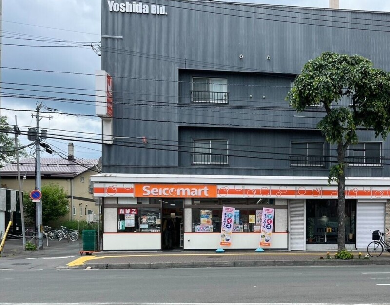 【札幌市豊平区旭町のマンションのコンビニ】