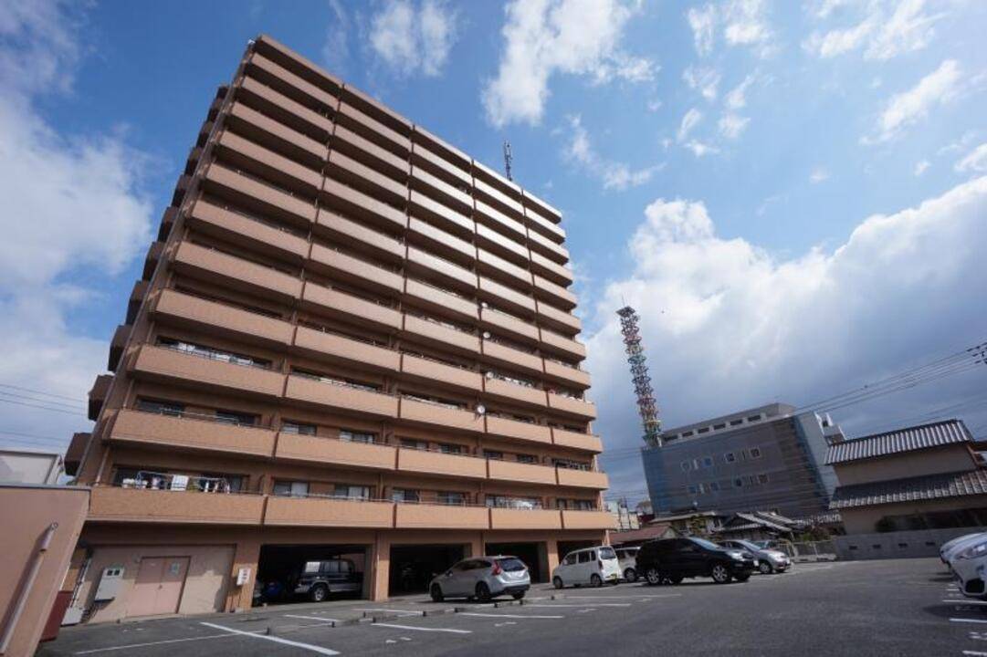 松山市竹原のマンションの建物外観