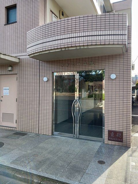 【日野市旭が丘のマンションのエントランス】