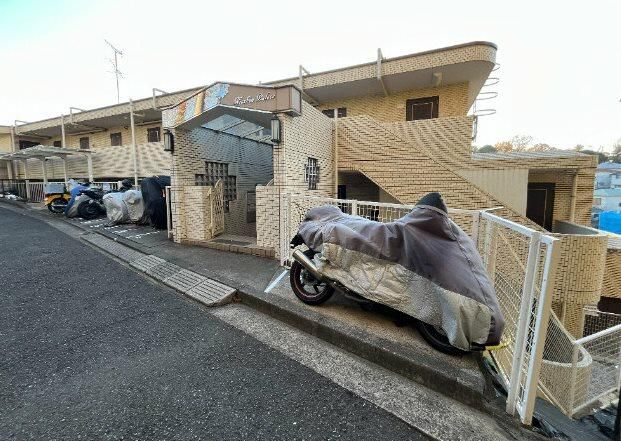 【日神パレス三ツ沢公園の建物外観】