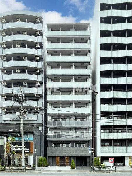 【江東区大島のマンションの建物外観】