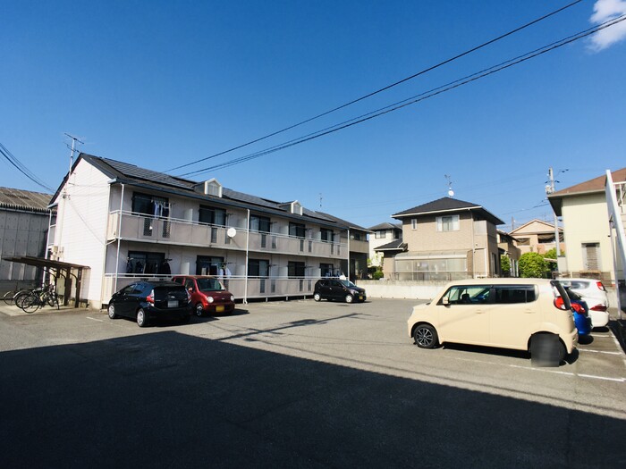 【福山市南松永町のアパートの駐車場】