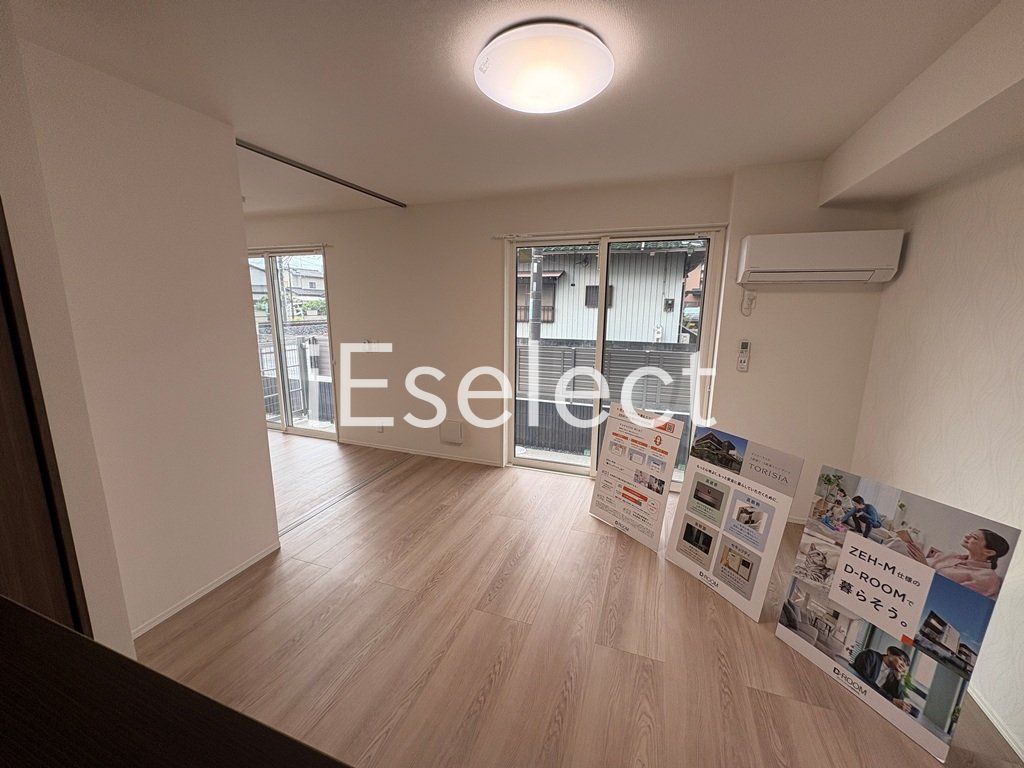 居室・リビング　広々開放的なリビングです♪