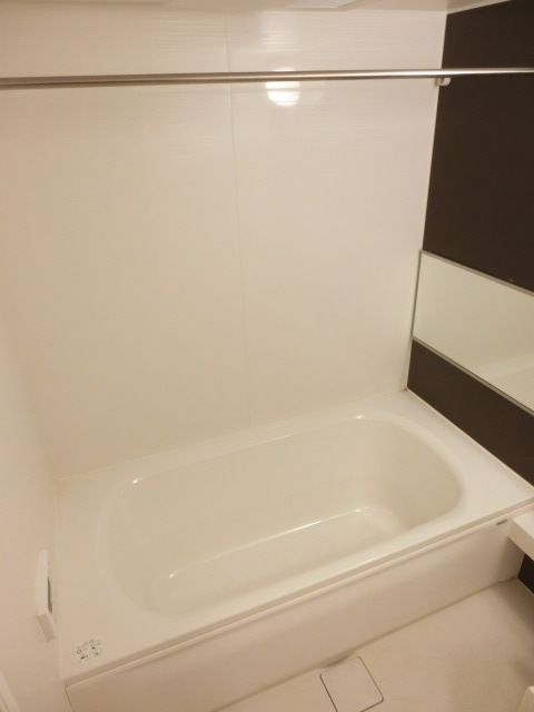 バス・シャワールーム　広々とした1坪バスルームです