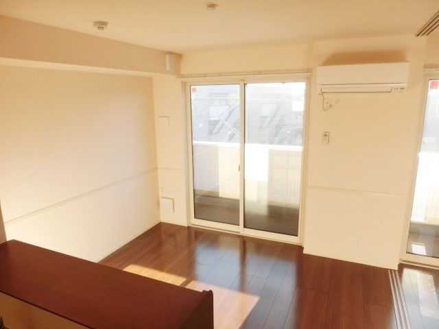 居室・リビング　明るいリビングです