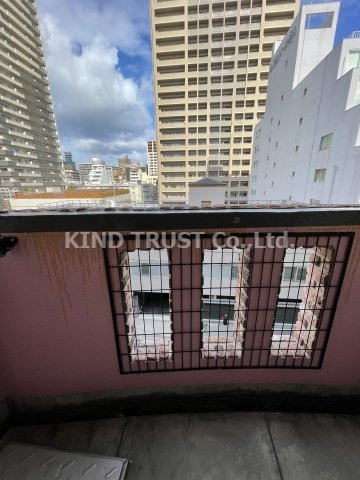 バルコニー　お洗濯にも便利なバルコニー付き