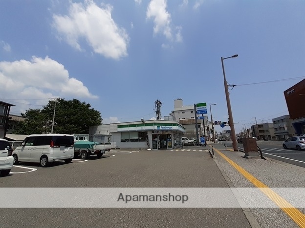 コンビニ　ファミリーマート（コンビニ）まで1074m