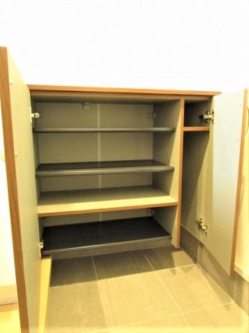 その他　玄関：収納