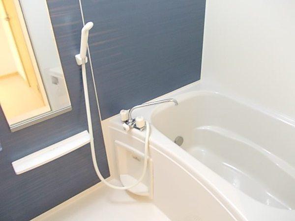 バス・シャワールーム　浴室乾燥機、追い焚き機能付きバス！