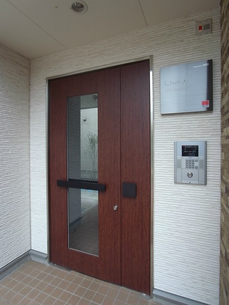 エントランス　オートロック完備のエントランス