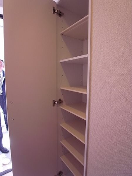 玄関　シューズボックス完備の綺麗な玄関です。