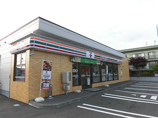 コンビニ　セブンイレブン千歳高台店（コンビニ）まで527m