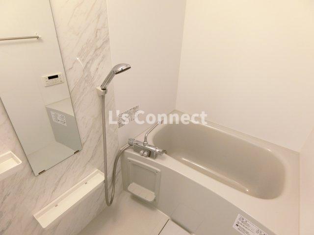 バス・シャワールーム　追焚き、浴室乾燥付きのお風呂。