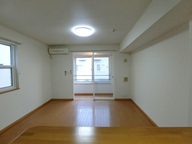 居室・リビング　イメージ101号室写真(反転タイプ)