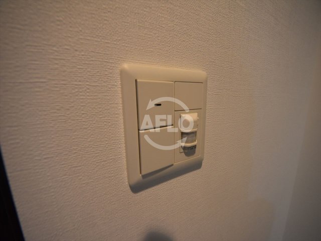 その他　レジュールアッシュ大阪城WEST　人感センサーライト