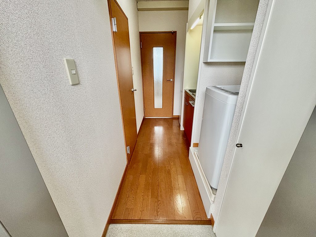 玄関　設備・仕様は号室により異なる為、現況を優先いたします。