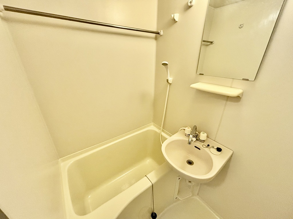 洗面設備　設備・仕様は号室により異なる為、現況を優先いたします。