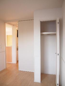 居室・リビング　室内