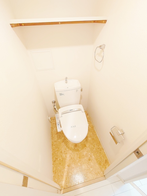 トイレ　暖房便座付きシャワートイレ