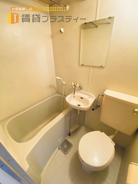 バス・シャワールーム　コンパクトな三点ユニットタイプ