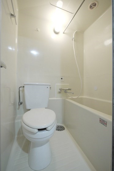 バス・シャワールーム　※他号室の写真です