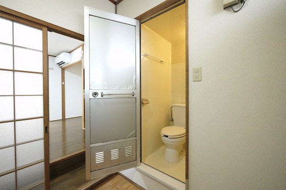 トイレ　※他号室の写真です