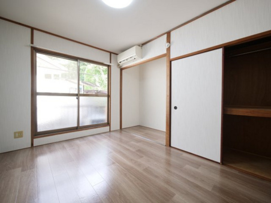 居室・リビング　※他号室の写真です