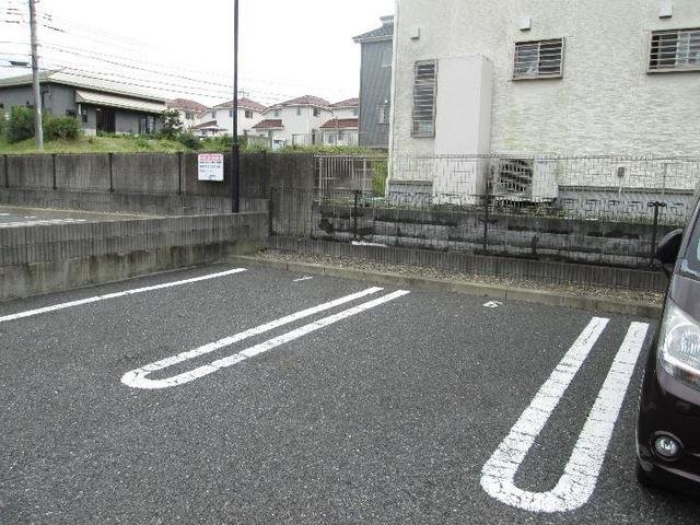 駐車場　駐車場に車を止められます
