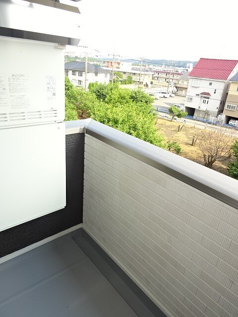 バルコニー　開放的で明るい空間を演出してくれるバルコニーです