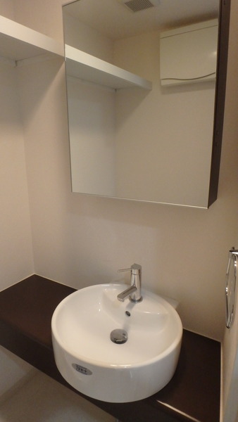 洗面設備　別住戸の写真のため参考まで