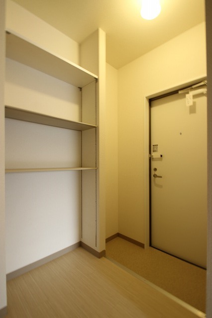 玄関　別号室の写真です（反転）