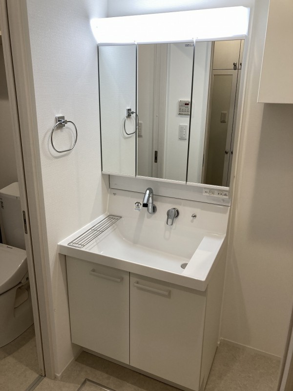 洗面設備　スペースが確保できる洗面所です