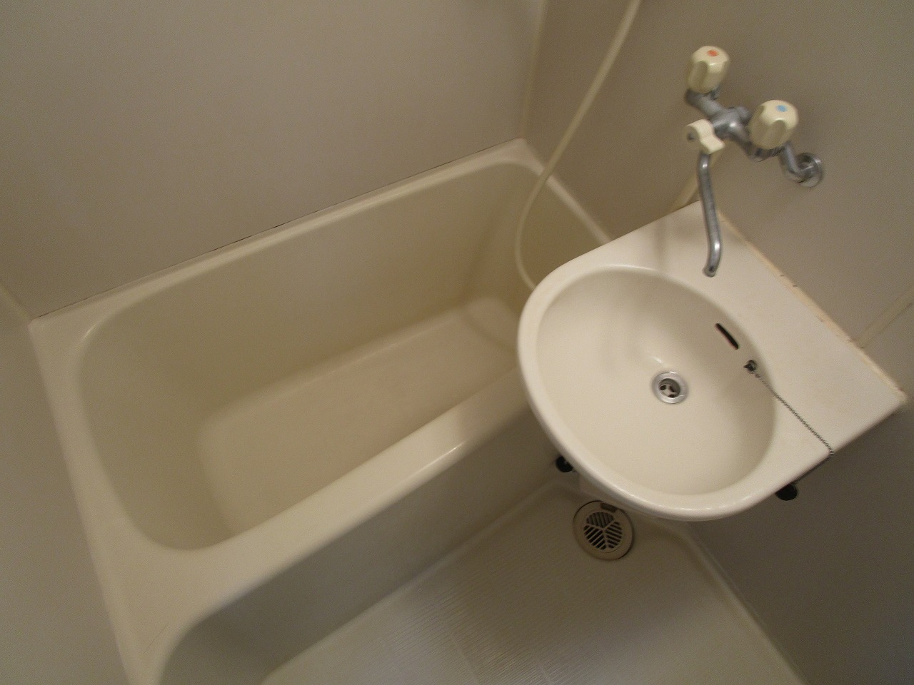 バス・シャワールーム　※別部屋参考写真