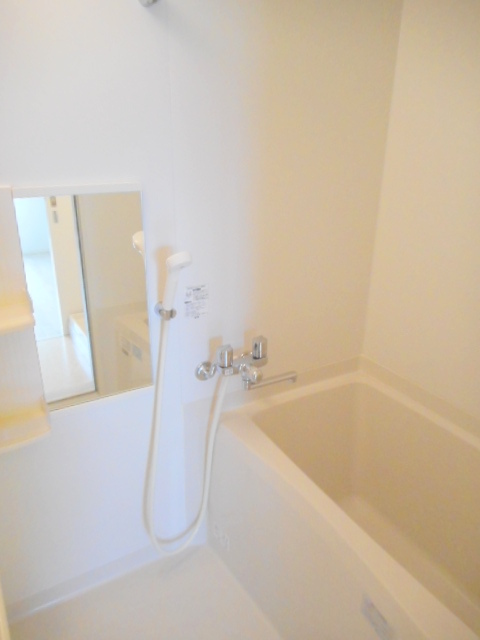 バス・シャワールーム　バス、、洗面トイレが独立　スッキリ広々