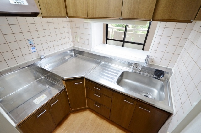 キッチン　収納豊富なキッチンです♪