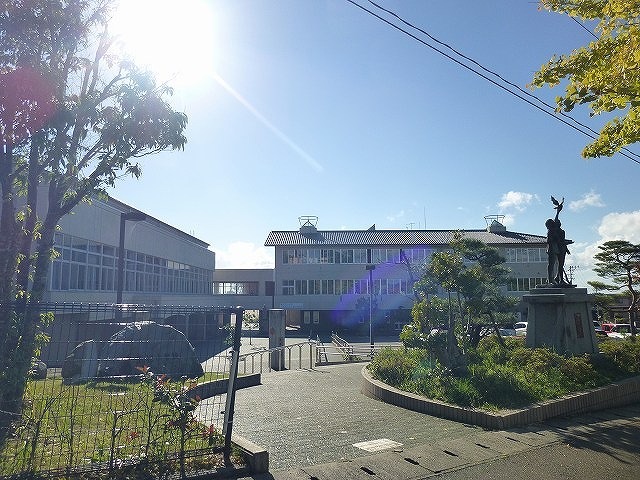 小学校　高松小学校（小学校）まで240m