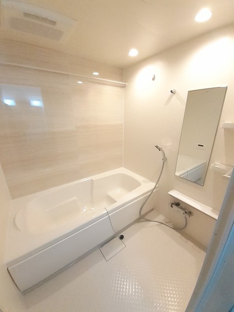 バス・シャワールーム　広々1坪タイプのバスルームです◎