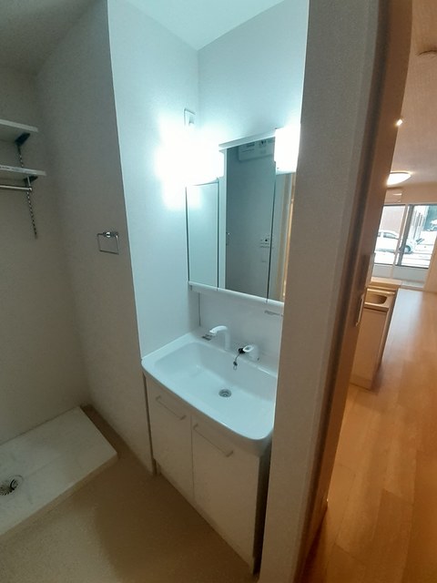 洗面設備　三面鏡付き洗面台もありますよ☆彡